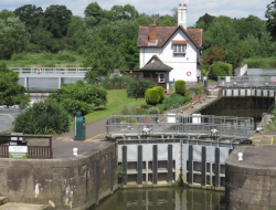 A house stands over Goring Lock on the Thames Path.