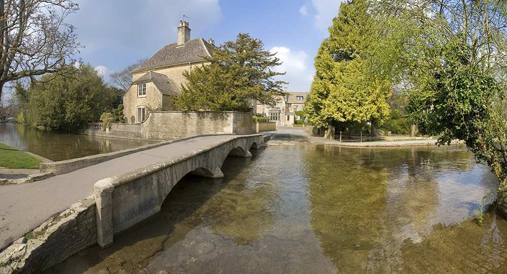 Cotswold Villages Trail in 4-6 Days — Contours Walking Holidays